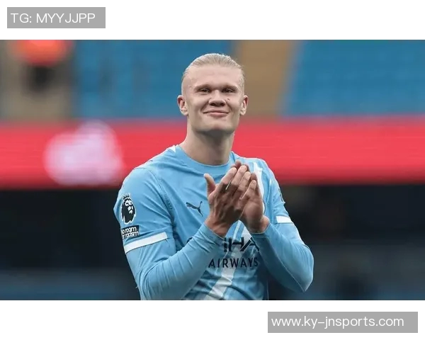 哈兰德铲射破门遭遇重创下身撞击立柱瞬间令人心疼